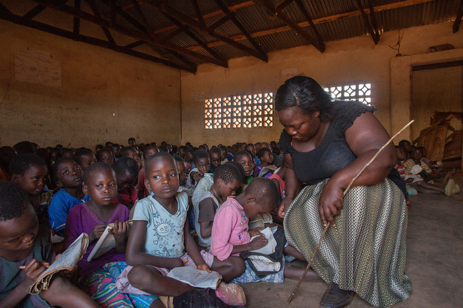 Maria Ron Balsera present a photo exhibition about schools in developing countries